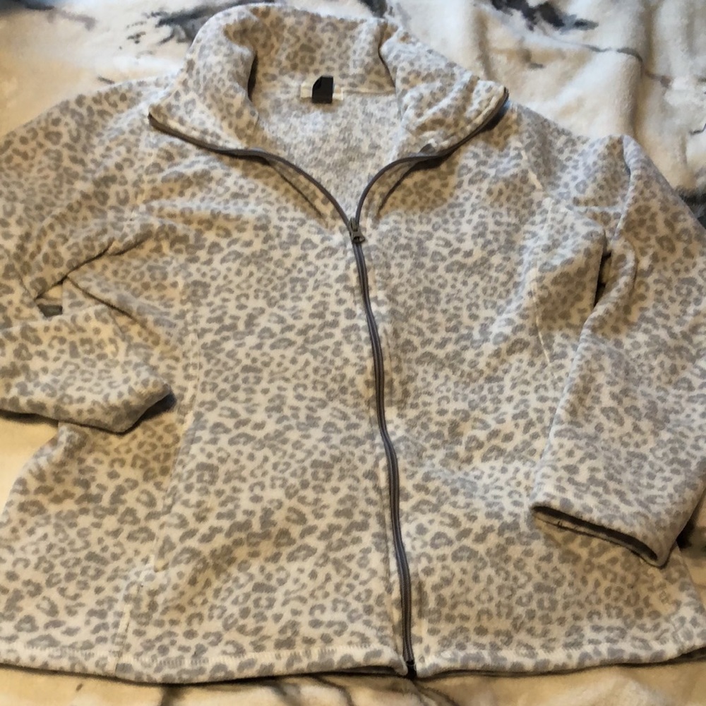 Old Navy leopard print fleece M